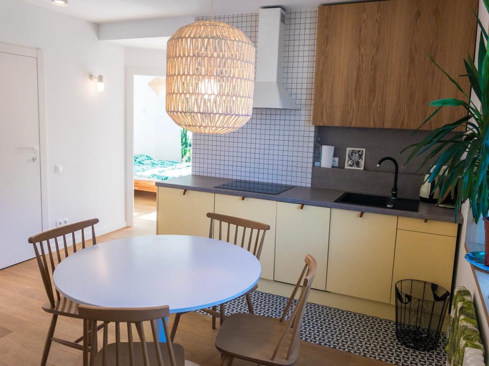 Kitchen or kitchenette, Dining area, Communal kitchen