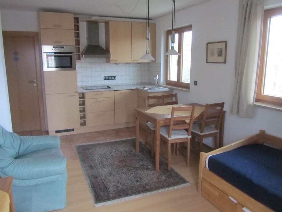 Kitchen or kitchenette, Decorative detail, Dining area