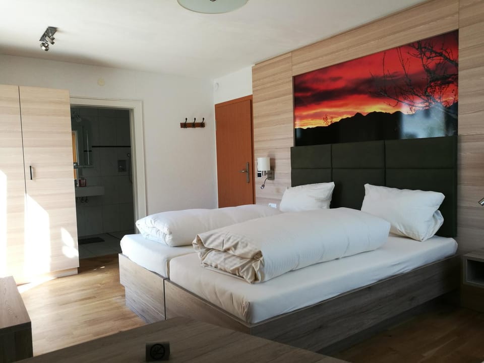 Bed, Photo of the whole room