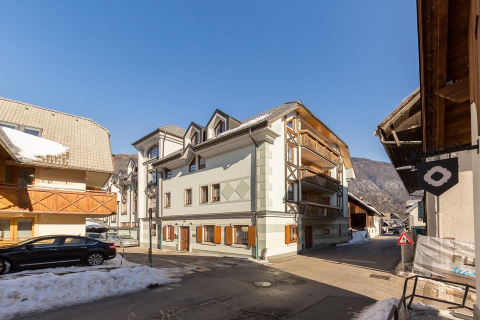 Property building, Neighbourhood