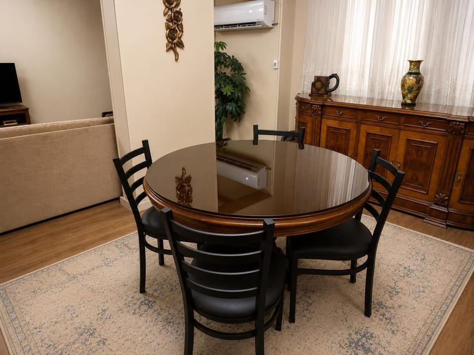 Photo of the whole room, Bedroom, wardrobe
