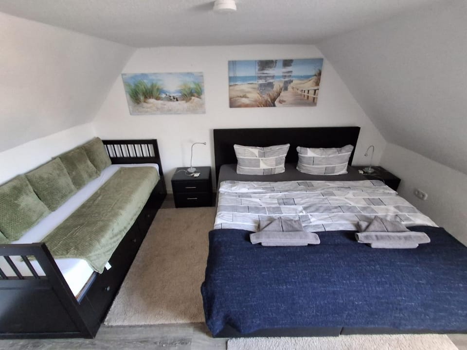 Bed, Photo of the whole room, Bedroom