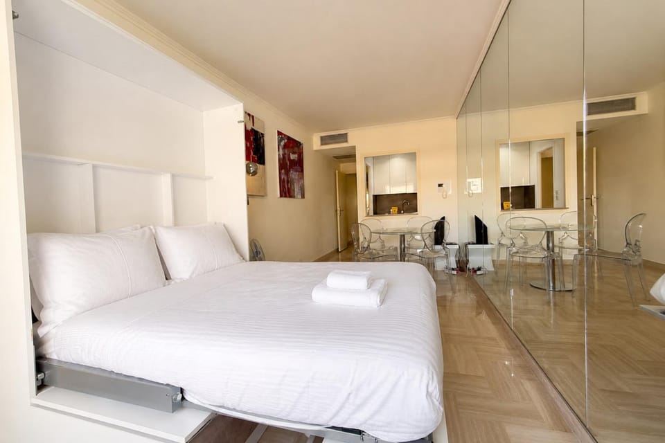 Studio with terrace on the 6th floor Apartment in Cannes