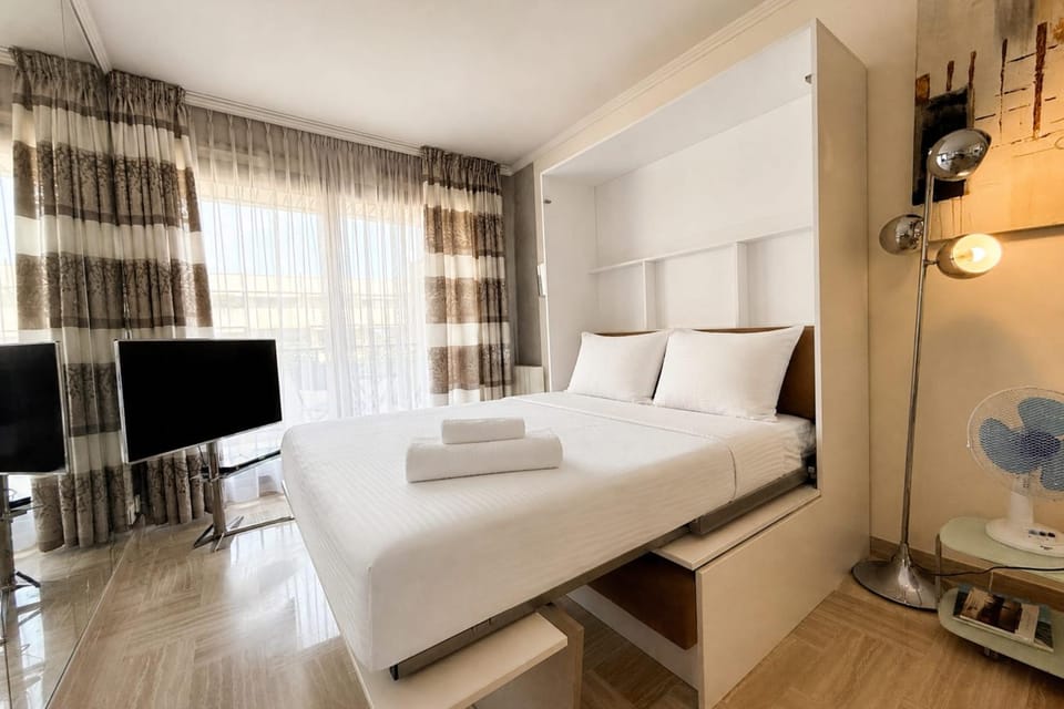 Studio with terrace on the 6th floor Apartment in Cannes