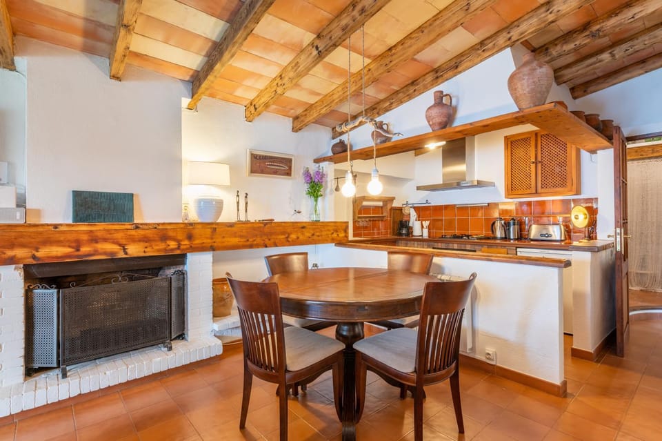Property building, Kitchen or kitchenette, Living room
