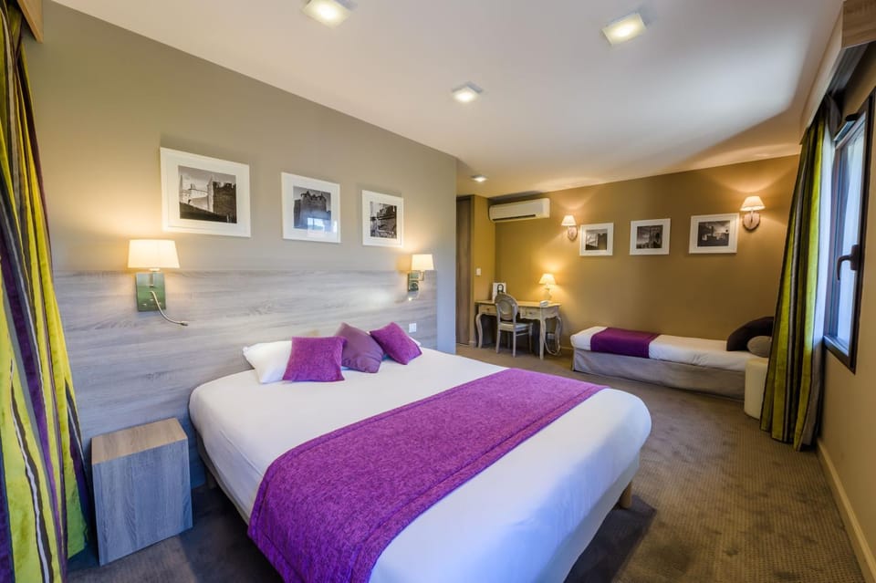 Property building, Bedroom, Landmark view