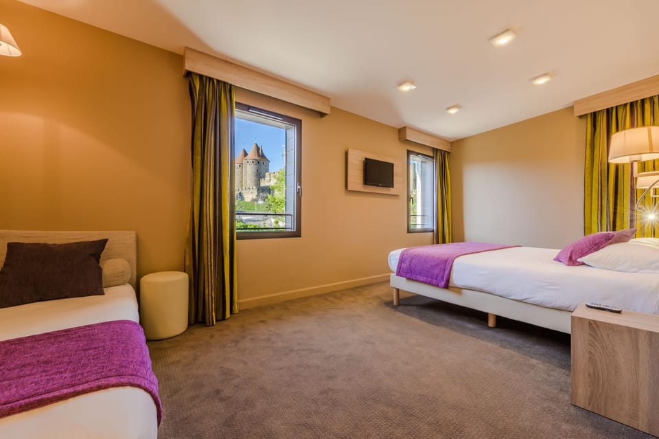 Bedroom, Landmark view, Family