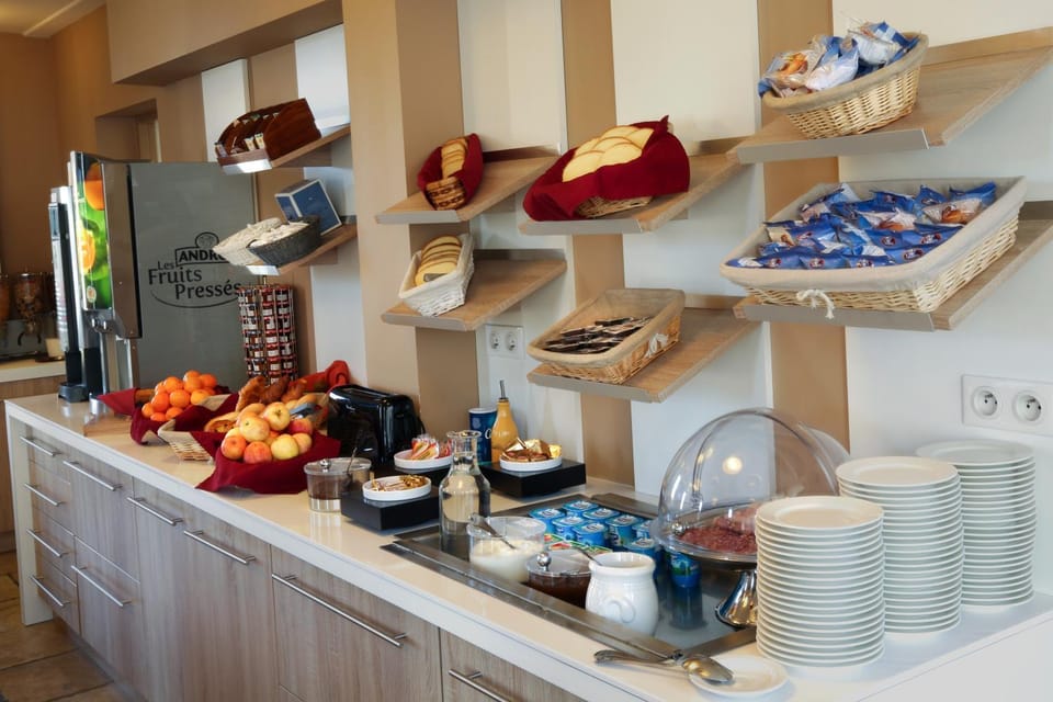 Continental breakfast, Buffet breakfast