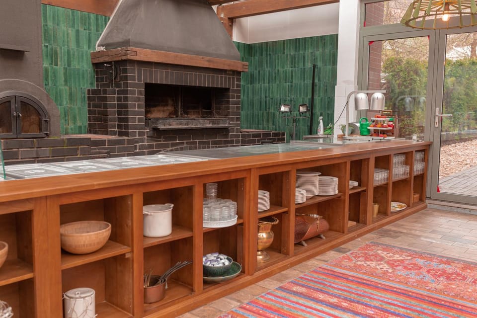BBQ facilities, Kitchen or kitchenette