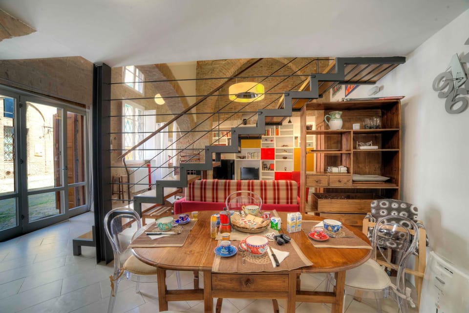 Coffee/tea facilities, Kitchen or kitchenette, Living room, Breakfast