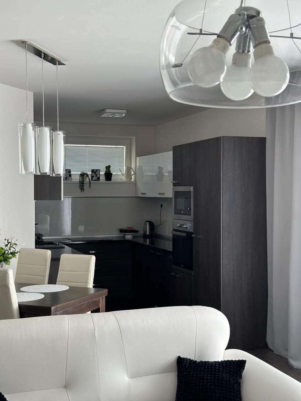 Kitchen or kitchenette, Seating area