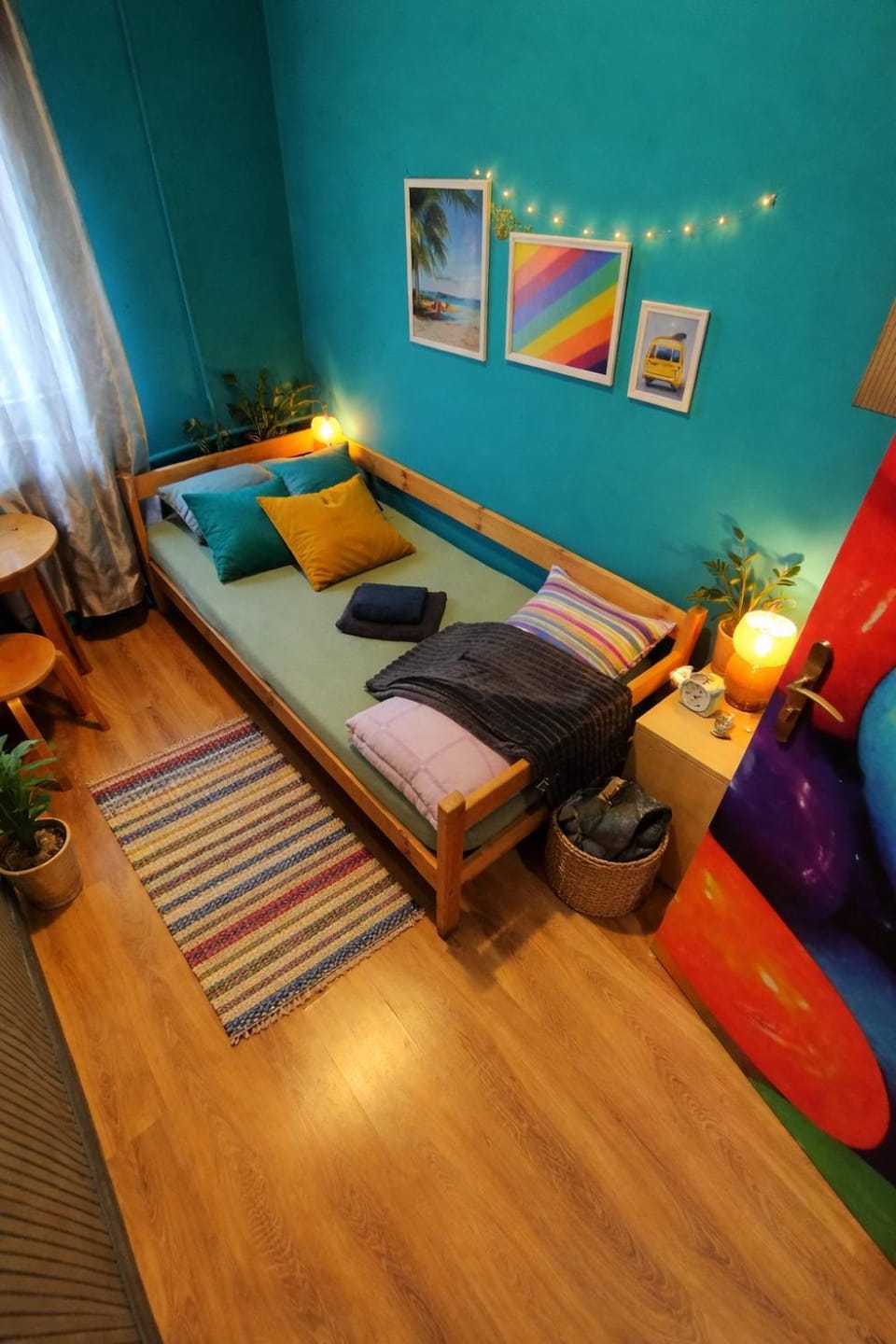 Bed, Dining area