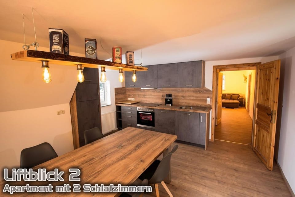 Coffee/tea facilities, Kitchen or kitchenette, Dining area