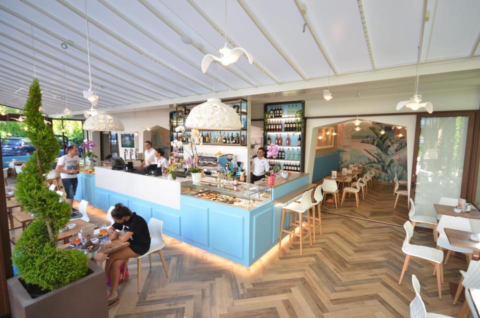 Lounge or bar, Breakfast, Continental breakfast