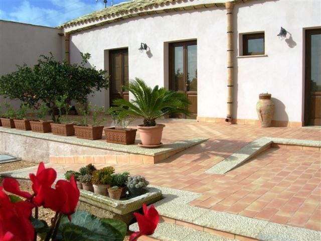 Patio, Garden, Balcony/Terrace