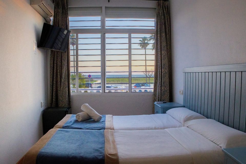 Bed, TV and multimedia, Photo of the whole room, Bedroom, internet