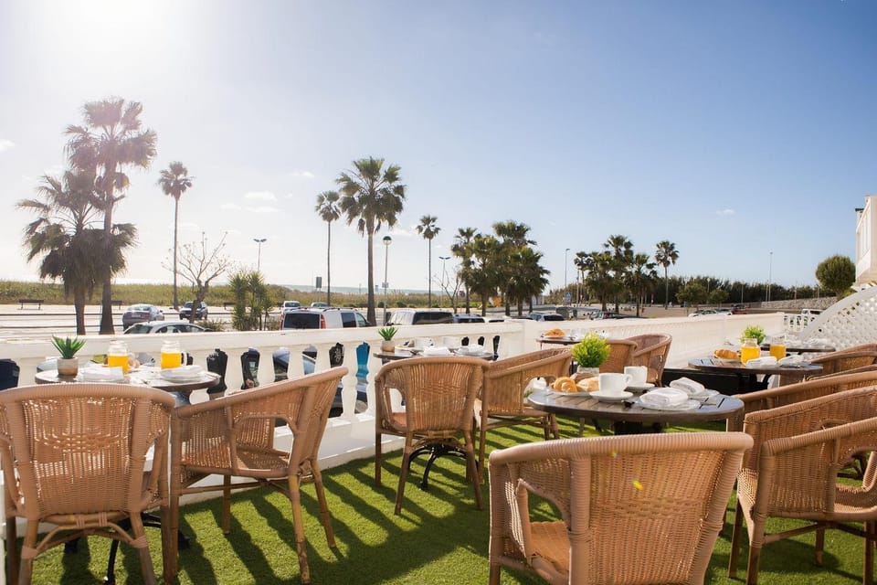 Restaurant/places to eat, Sea view, Drinks