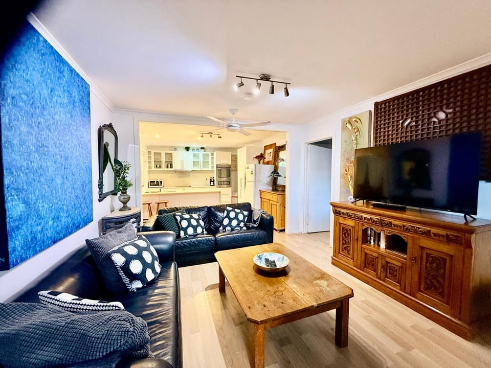 Communal lounge/ TV room, TV and multimedia, Kitchen or kitchenette, Living room