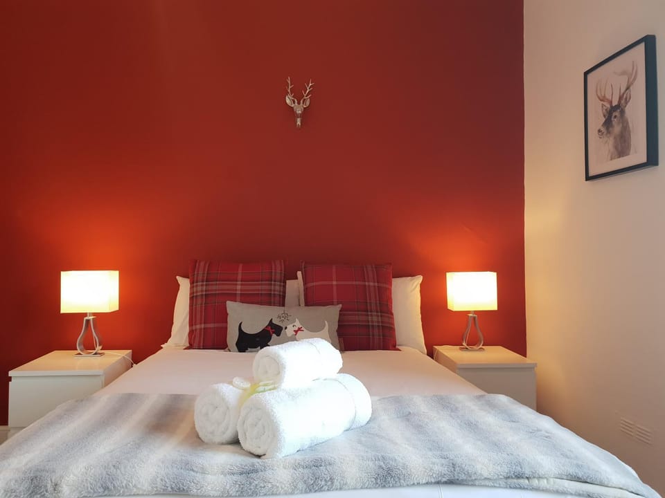 Stylish City Apartment - Near Haymarket, Walk to Castle and Princes Street Apartment in Edinburgh