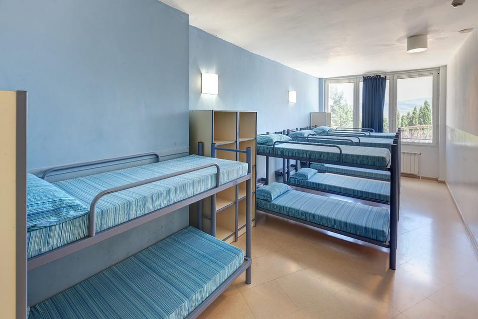 Bedroom, bunk bed