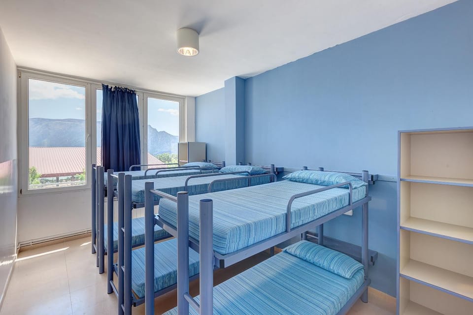 Bedroom, bunk bed