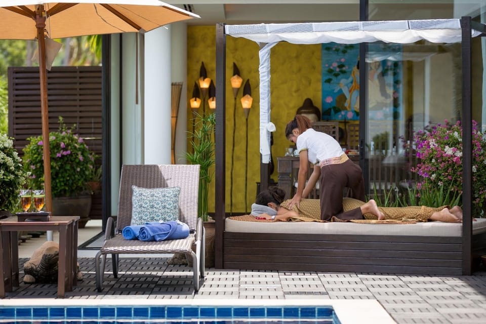 Massage, Swimming pool