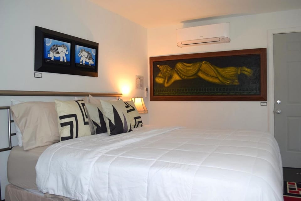 Bed, Photo of the whole room