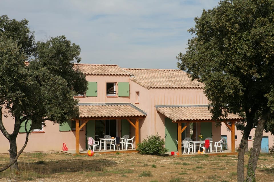 Facade/entrance, Garden, Balcony/Terrace