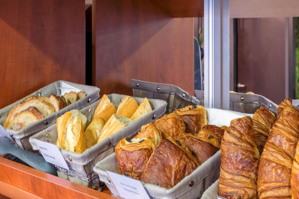 Dining area, On site, Breakfast, Buffet breakfast
