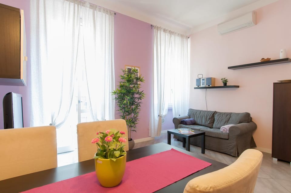 Communal lounge/ TV room, TV and multimedia, Balcony/Terrace, Living room, Dining area