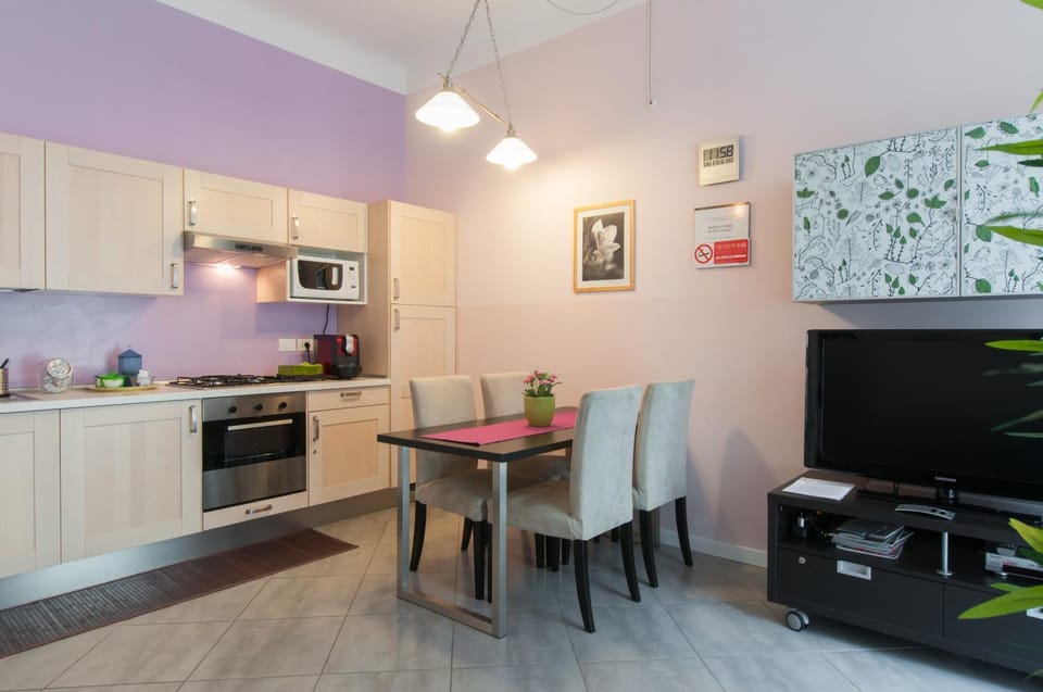 Communal lounge/ TV room, TV and multimedia, Balcony/Terrace, Living room, Dining area