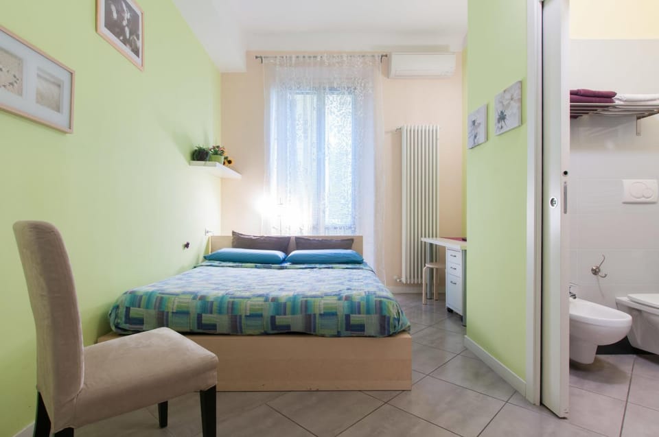 Bed, Bathroom, TV and multimedia, Bedroom
