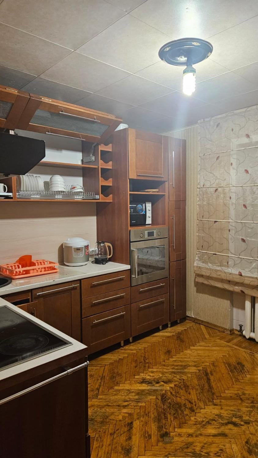 Kitchen or kitchenette, minibar