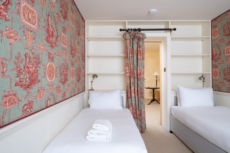 The Anhalt Retreat, Stylish 2BR near Battersea Park & Chelsea Apartment in London