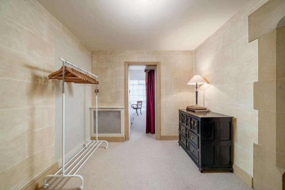 The Anhalt Retreat, Stylish 2BR near Battersea Park & Chelsea Apartment in London