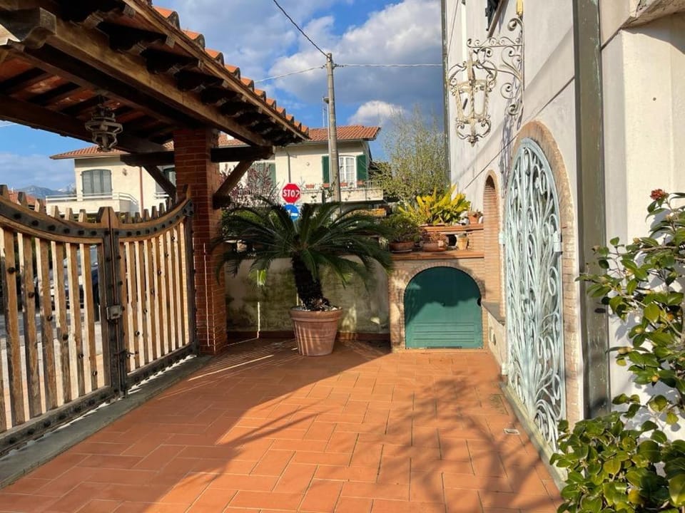 Raffinato attico vicino al mare con solarium Lido di Camaiore Apartment in Emilia-Romagna
