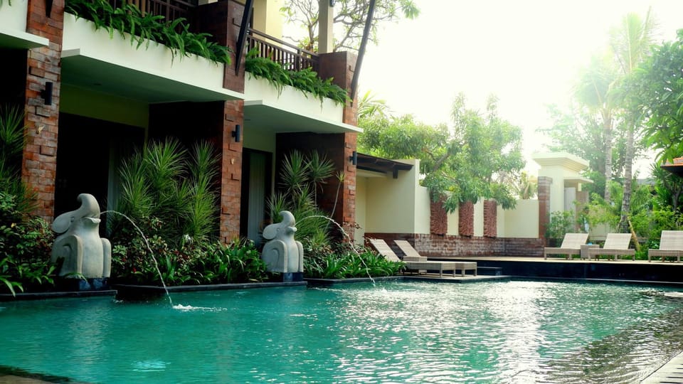 Swimming pool