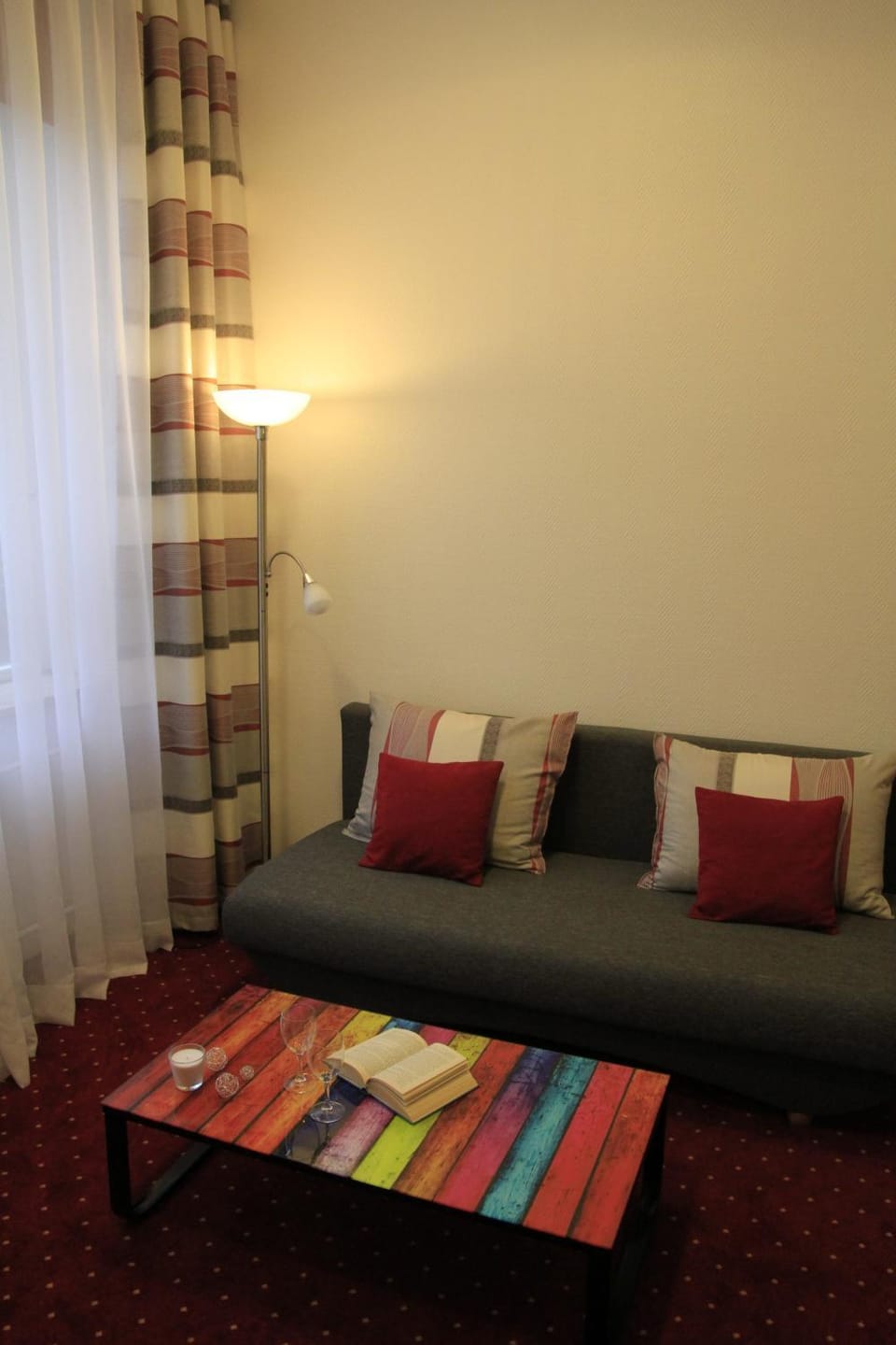 Photo of the whole room, Seating area