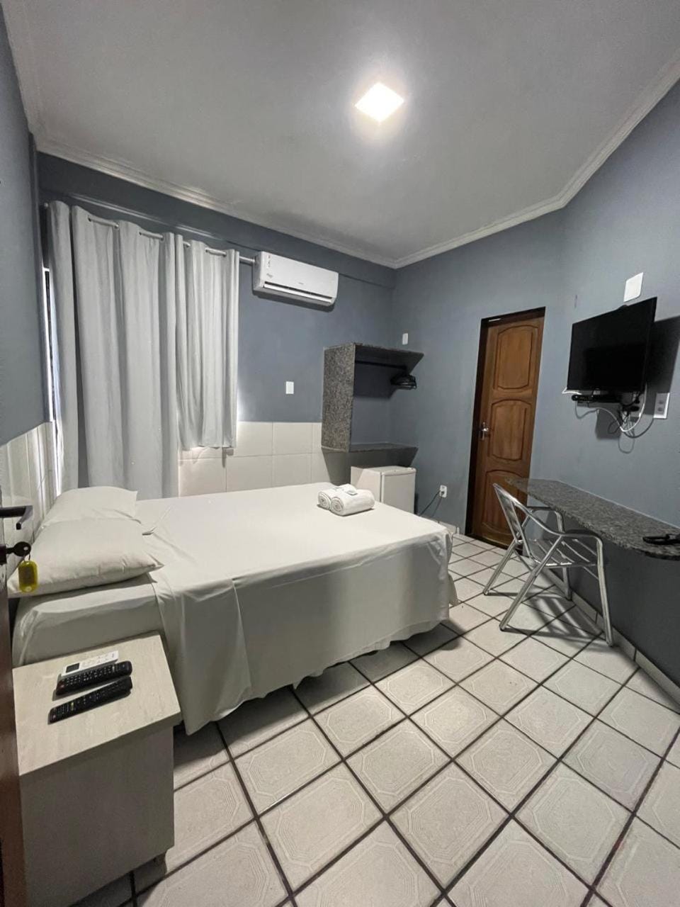 Bed, TV and multimedia, Bedroom, minibar, towels, air conditioner