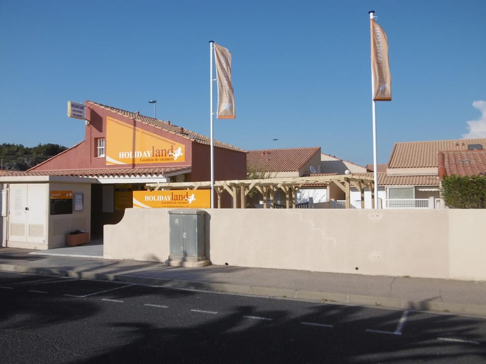 Property building, Day