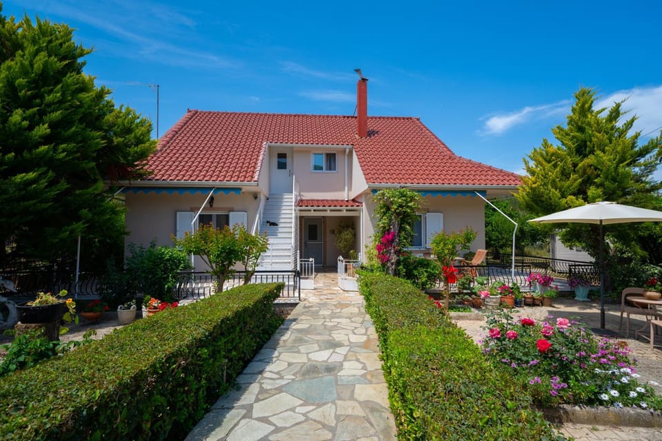 Property building, Facade/entrance, Garden