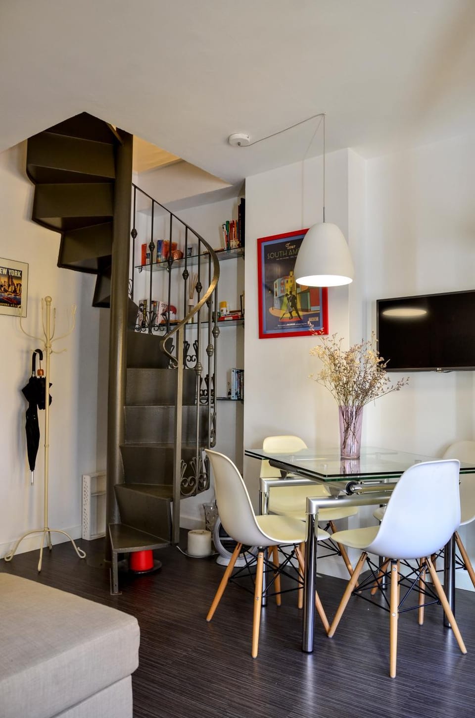 TV and multimedia, Lounge or bar, Photo of the whole room, Seating area, Dining area