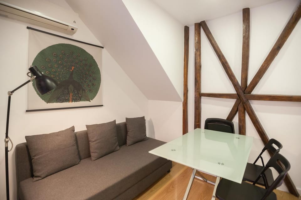 FLH Fresh and Cozy Old Town Duplex Apartment in Lisbon