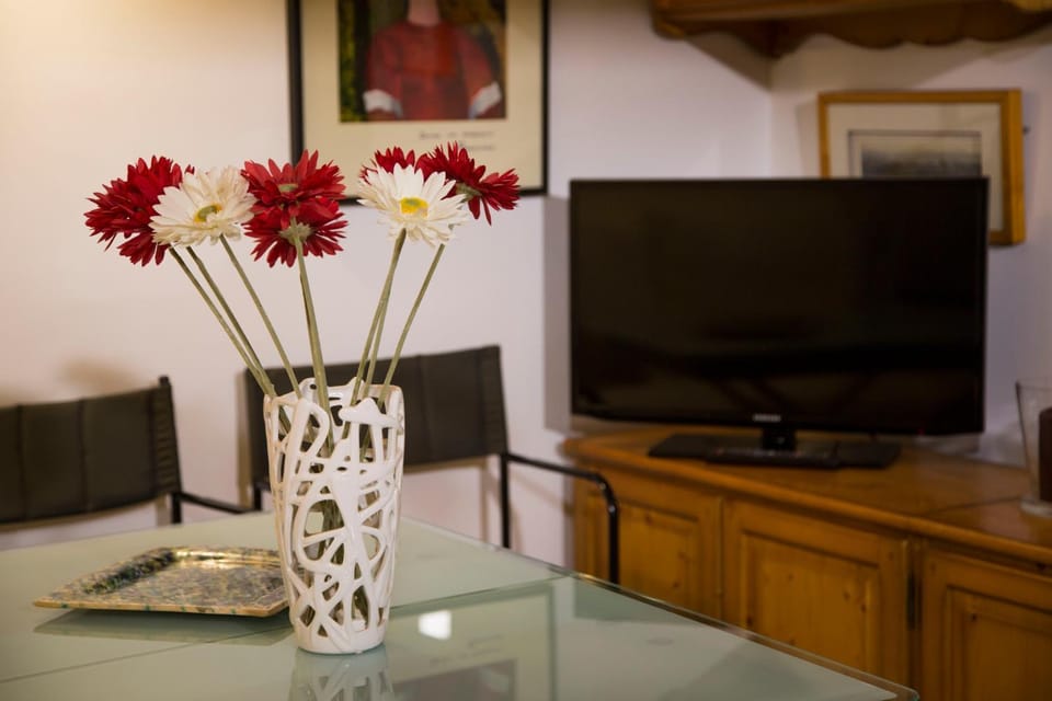TV and multimedia, Decorative detail