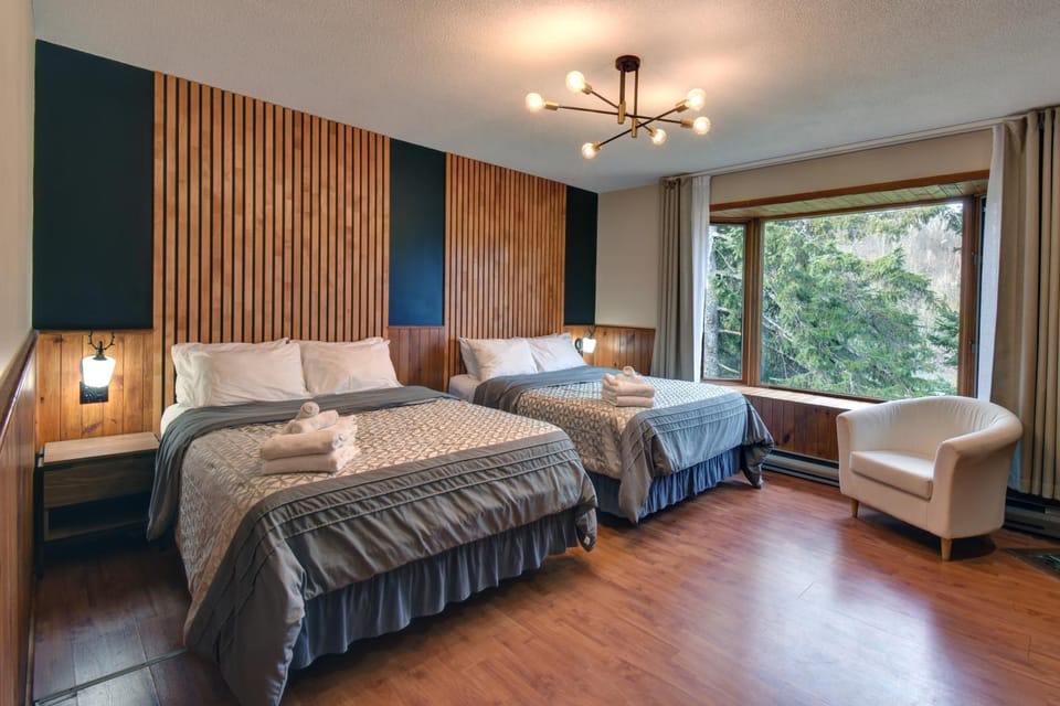 Bed, View (from property/room), Bedroom, Garden view