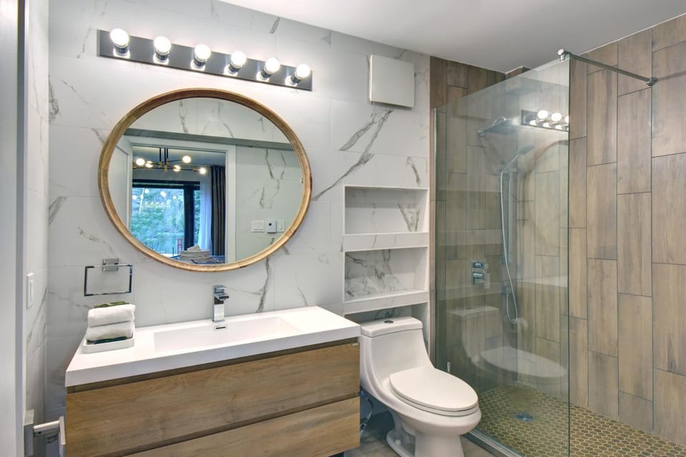 Shower, Toilet, Bathroom, towels