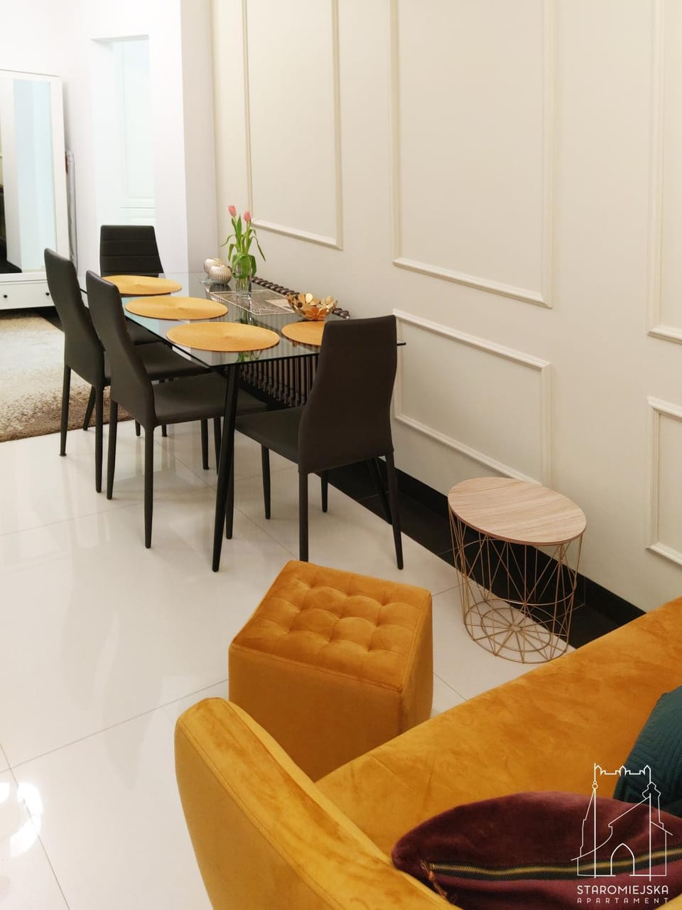 Living room, Seating area, Dining area