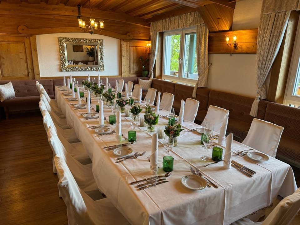 Restaurant/places to eat, Banquet/Function facilities