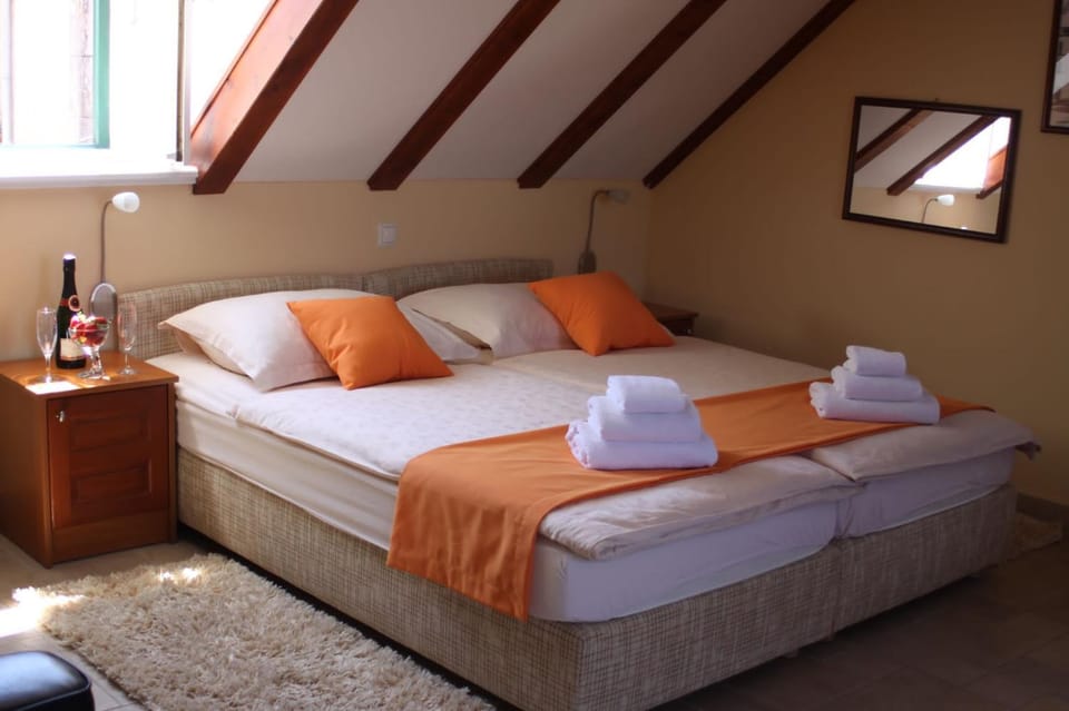 Rooms Toni Palace Bed and Breakfast in Split