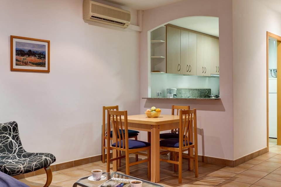 Restaurant/places to eat, Night, People, Winter, Fishing, Golfcourse, Snorkeling, Kitchen or kitchenette, Dining area, Beach, Hiking, Diving, On site, Supermarket/grocery shop, Shopping Area, Family, Family